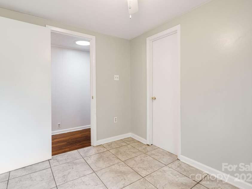 32 Rhudy Road, Asheville, NC 28806.  MLS# CAR4289201, YatesRealty ID 30651. 