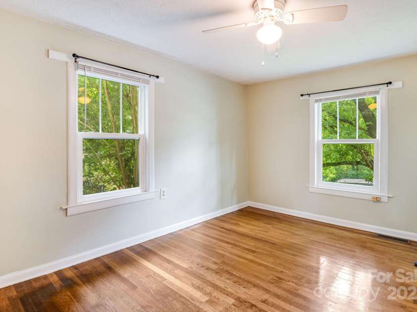 32 Rhudy Road, Asheville, NC 28806.  MLS# CAR4289201, YatesRealty ID 30651. 