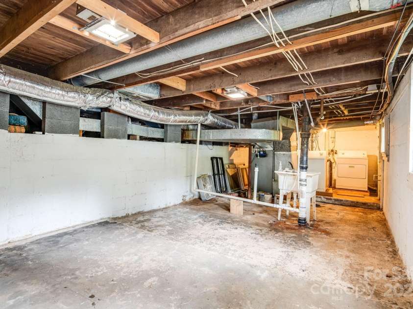 32 Rhudy Road, Asheville, NC 28806.  MLS# CAR4289201, YatesRealty ID 30651. 