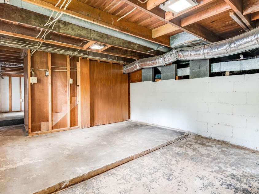 32 Rhudy Road, Asheville, NC 28806.  MLS# CAR4289201, YatesRealty ID 30651. 