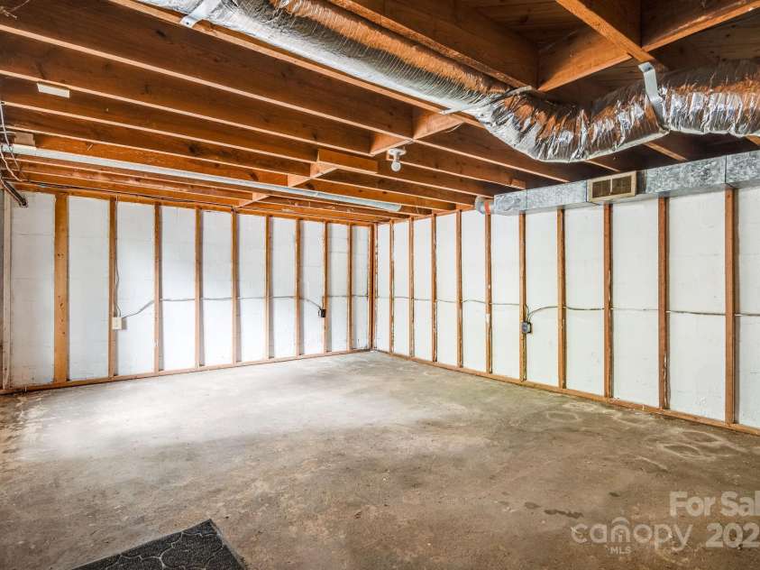 32 Rhudy Road, Asheville, NC 28806.  MLS# CAR4289201, YatesRealty ID 30651. 