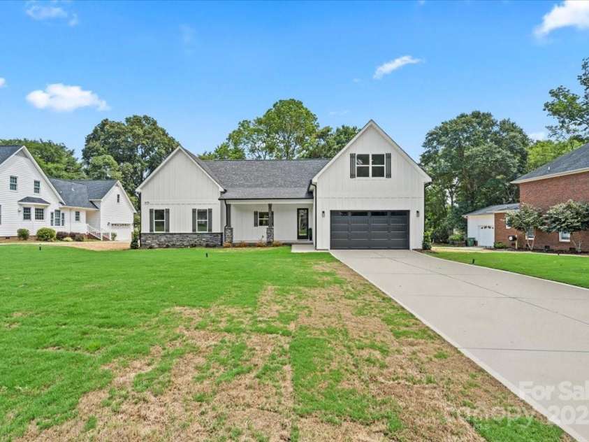 1678 Sharon Lane, Lancaster, SC 29720.  MLS# CAR4276255, YatesRealty ID 30652. 