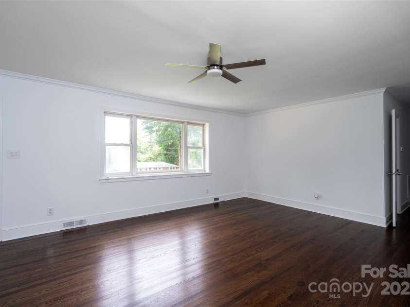 6517 Elmwood Circle, Charlotte, NC 28214.  MLS# CAR4278951, YatesRealty ID 30654. 