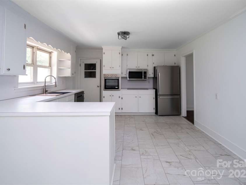 6517 Elmwood Circle, Charlotte, NC 28214.  MLS# CAR4278951, YatesRealty ID 30654. 