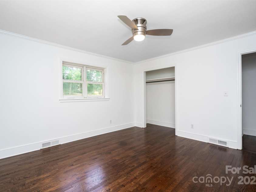 6517 Elmwood Circle, Charlotte, NC 28214.  MLS# CAR4278951, YatesRealty ID 30654. 