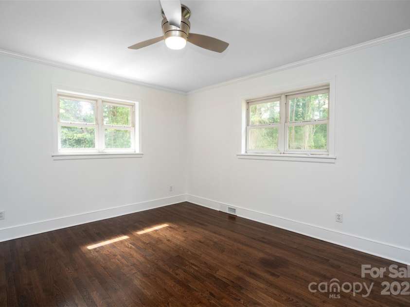 6517 Elmwood Circle, Charlotte, NC 28214.  MLS# CAR4278951, YatesRealty ID 30654. 