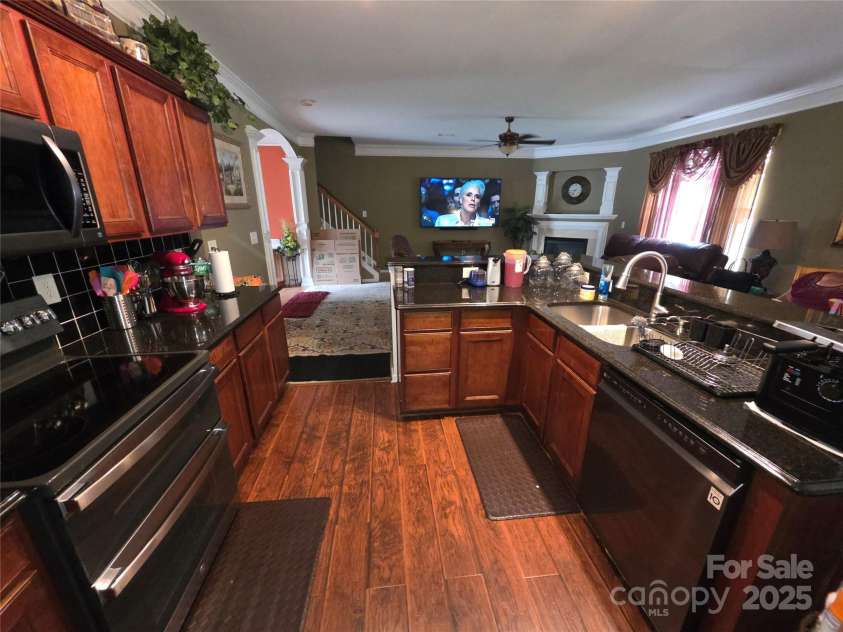 3042 Ernest Russell Court, Charlotte, NC 28269.  MLS# CAR4286579, YatesRealty ID 30655. 