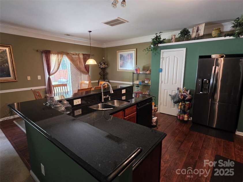 3042 Ernest Russell Court, Charlotte, NC 28269.  MLS# CAR4286579, YatesRealty ID 30655. Granite counter tops