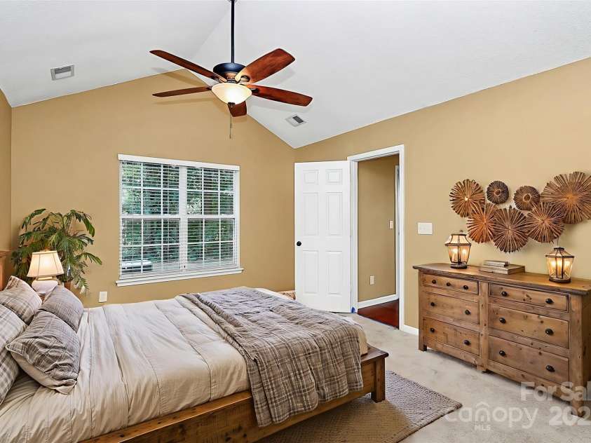 4580 Antelope Lane, Charlotte, NC 28269.  MLS# CAR4277869, YatesRealty ID 30656. 