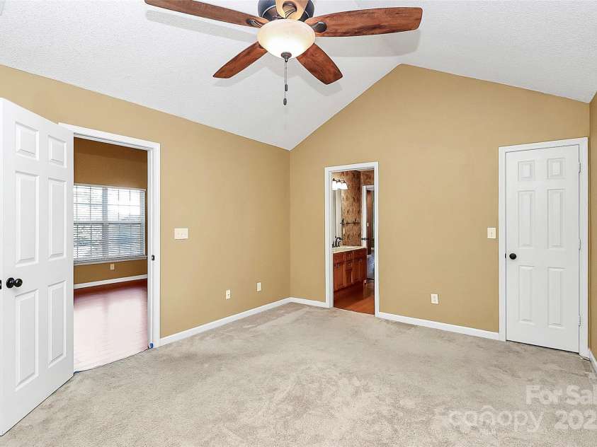 4580 Antelope Lane, Charlotte, NC 28269.  MLS# CAR4277869, YatesRealty ID 30656. 