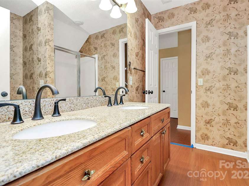 4580 Antelope Lane, Charlotte, NC 28269.  MLS# CAR4277869, YatesRealty ID 30656. 