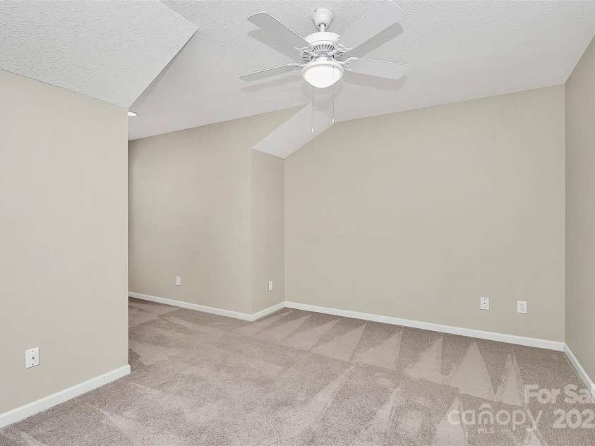 4580 Antelope Lane, Charlotte, NC 28269.  MLS# CAR4277869, YatesRealty ID 30656. 