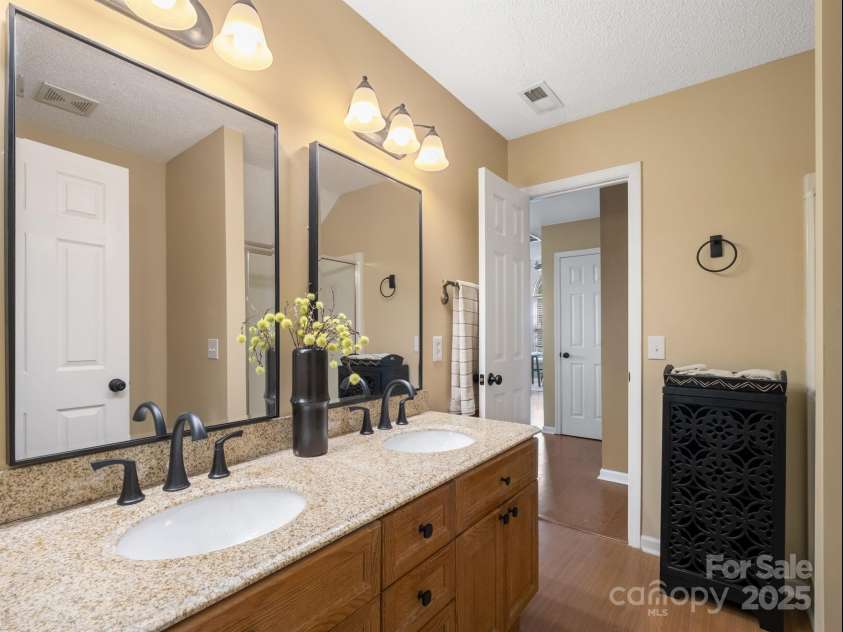 4580 Antelope Lane, Charlotte, NC 28269.  MLS# CAR4277869, YatesRealty ID 30656. 