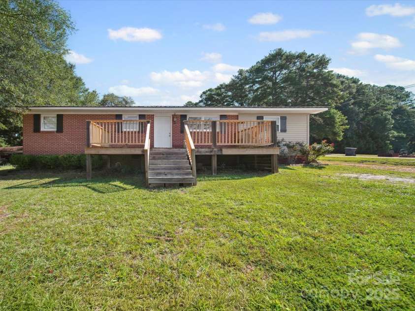 15 Woodland Drive, Polkton, NC 28135.  MLS# CAR4285291, YatesRealty ID 30657. 