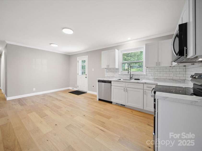 15 Woodland Drive, Polkton, NC 28135.  MLS# CAR4285291, YatesRealty ID 30657. Dining Area and Kitchen