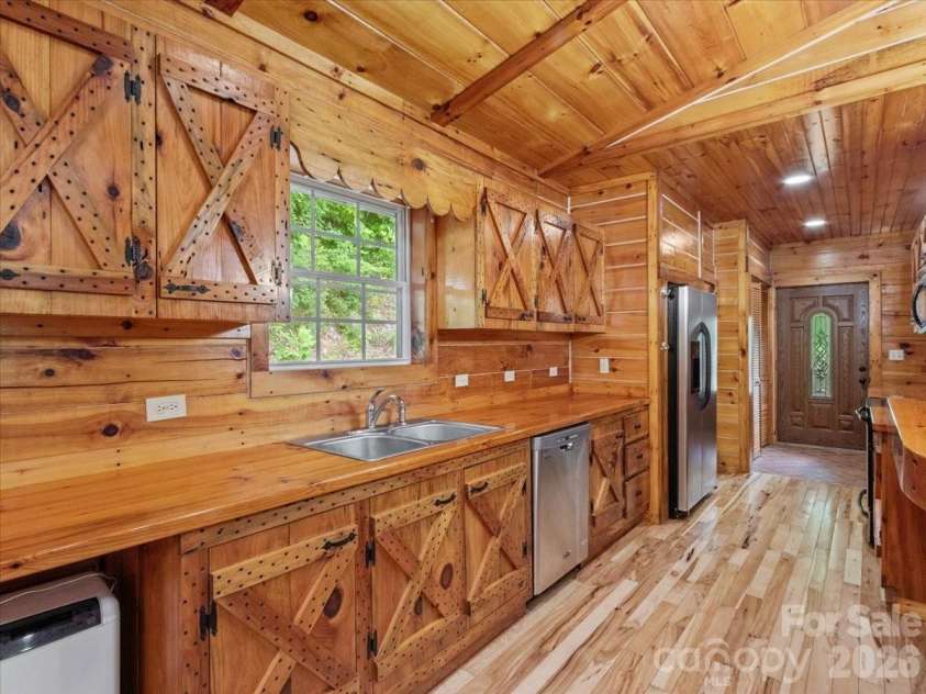 439 Upper Pig Pen Road, Green Mountain, NC 28740.  MLS# CAR4392353, YatesRealty ID 30658. 