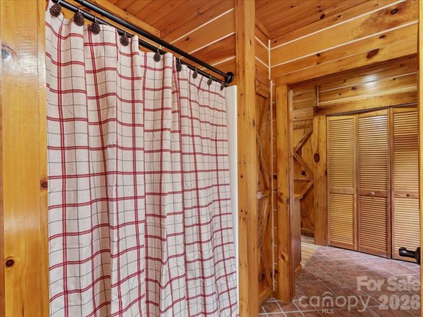 439 Upper Pig Pen Road, Green Mountain, NC 28740.  MLS# CAR4392353, YatesRealty ID 30658. 