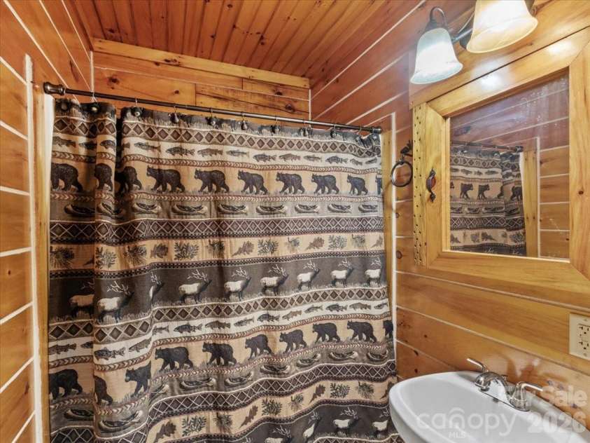 439 Upper Pig Pen Road, Green Mountain, NC 28740.  MLS# CAR4392353, YatesRealty ID 30658. 