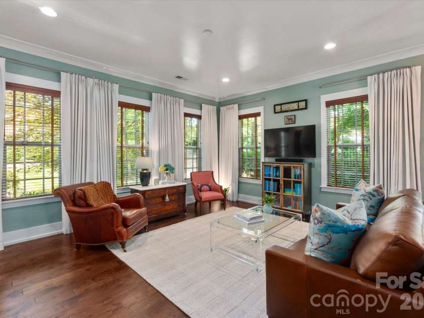 3702 Selwyn Avenue, Charlotte, NC 28209.  MLS# CAR4389683, YatesRealty ID 30659. 
