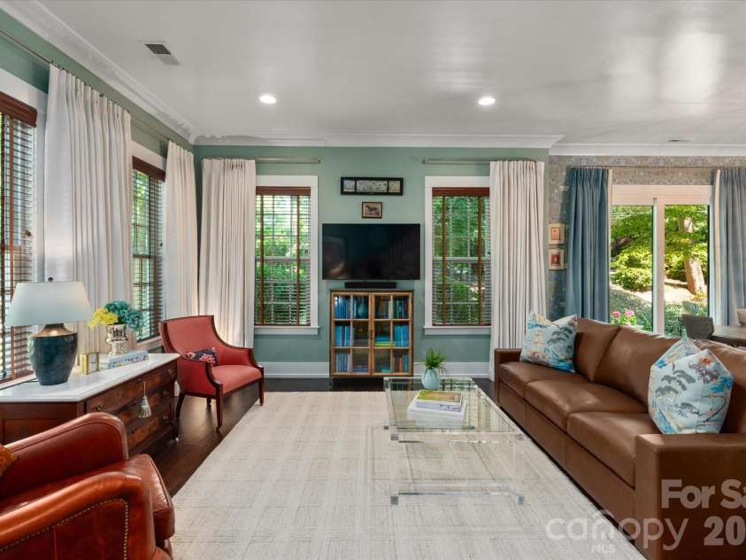 3702 Selwyn Avenue, Charlotte, NC 28209.  MLS# CAR4389683, YatesRealty ID 30659. 