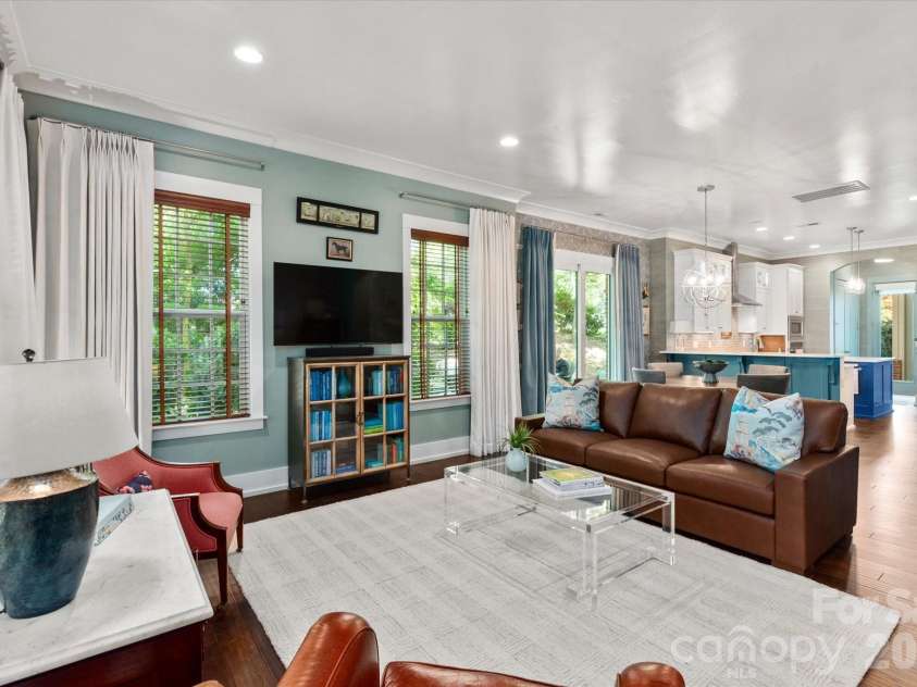 3702 Selwyn Avenue, Charlotte, NC 28209.  MLS# CAR4389683, YatesRealty ID 30659. 