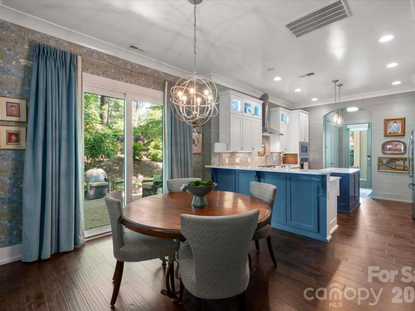 3702 Selwyn Avenue, Charlotte, NC 28209.  MLS# CAR4389683, YatesRealty ID 30659. 