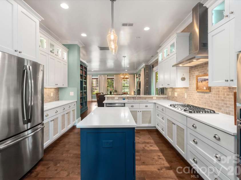 3702 Selwyn Avenue, Charlotte, NC 28209.  MLS# CAR4389683, YatesRealty ID 30659. 