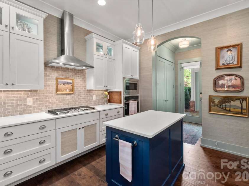 3702 Selwyn Avenue, Charlotte, NC 28209.  MLS# CAR4389683, YatesRealty ID 30659. 