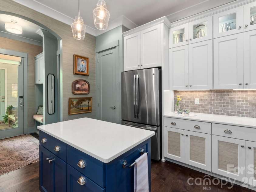 3702 Selwyn Avenue, Charlotte, NC 28209.  MLS# CAR4389683, YatesRealty ID 30659. 