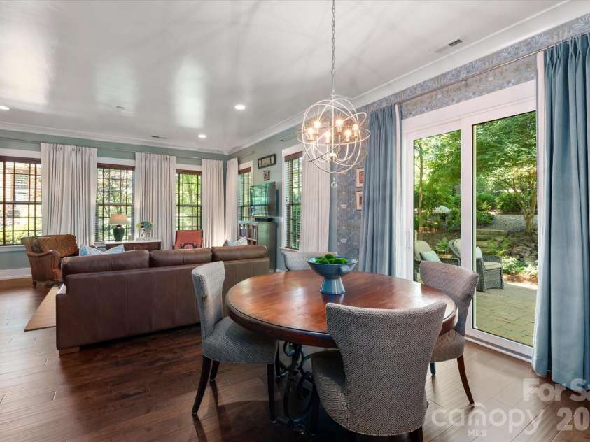 3702 Selwyn Avenue, Charlotte, NC 28209.  MLS# CAR4389683, YatesRealty ID 30659. 