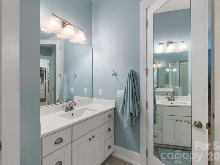 3702 Selwyn Avenue, Charlotte, NC 28209.  MLS# CAR4389683, YatesRealty ID 30659. 