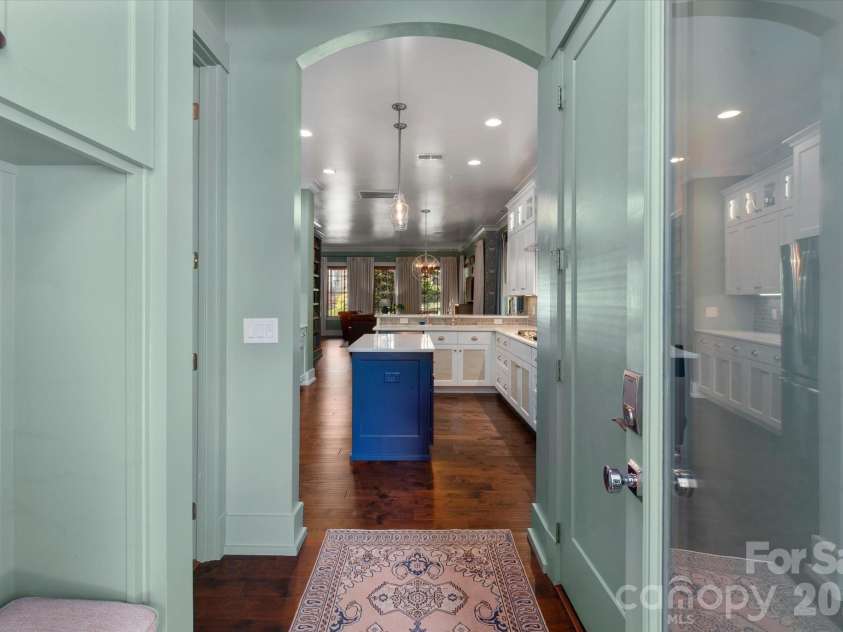3702 Selwyn Avenue, Charlotte, NC 28209.  MLS# CAR4389683, YatesRealty ID 30659. 