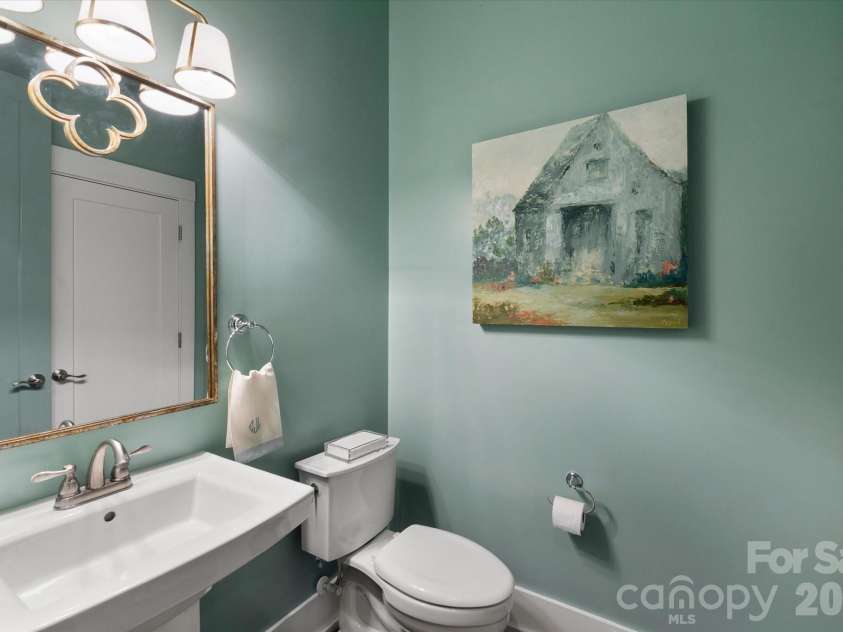 3702 Selwyn Avenue, Charlotte, NC 28209.  MLS# CAR4389683, YatesRealty ID 30659. 