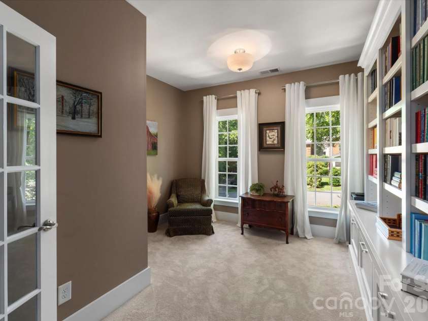 3702 Selwyn Avenue, Charlotte, NC 28209.  MLS# CAR4389683, YatesRealty ID 30659. 