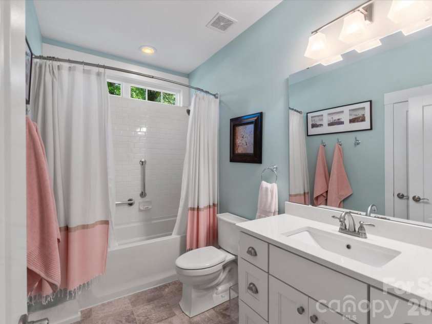 3702 Selwyn Avenue, Charlotte, NC 28209.  MLS# CAR4389683, YatesRealty ID 30659. 