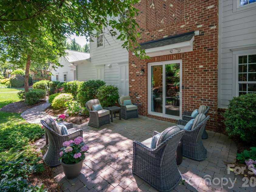 3702 Selwyn Avenue, Charlotte, NC 28209.  MLS# CAR4389683, YatesRealty ID 30659. 