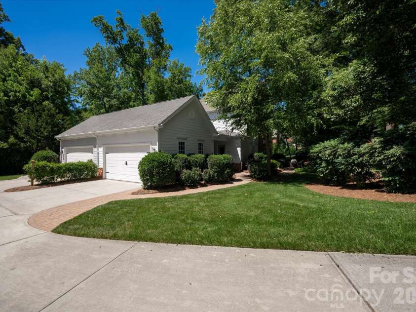 3702 Selwyn Avenue, Charlotte, NC 28209.  MLS# CAR4389683, YatesRealty ID 30659. 