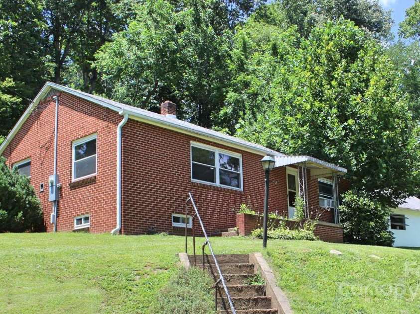 882 Poison Cove Road, Clyde, NC 28721.  MLS# CAR4285017, YatesRealty ID 30659. 