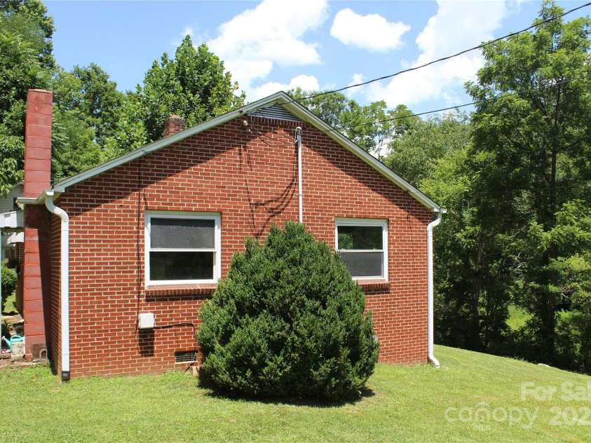 882 Poison Cove Road, Clyde, NC 28721.  MLS# CAR4285017, YatesRealty ID 30659. 