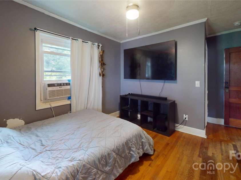 882 Poison Cove Road, Clyde, NC 28721.  MLS# CAR4285017, YatesRealty ID 30659. 