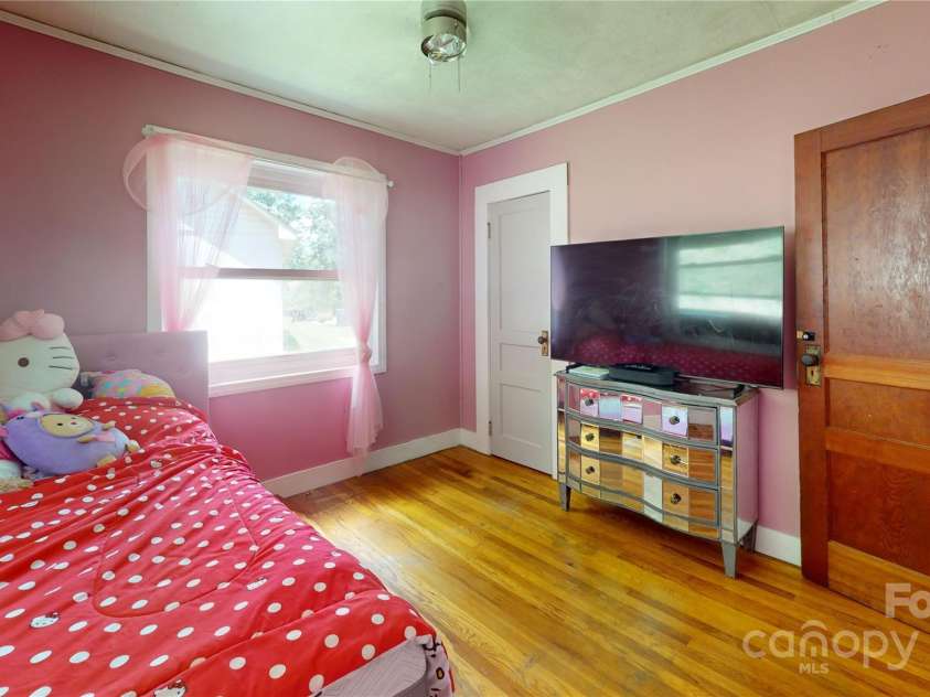 882 Poison Cove Road, Clyde, NC 28721.  MLS# CAR4285017, YatesRealty ID 30659. 