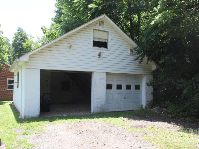 882 Poison Cove Road, Clyde, NC 28721.  MLS# CAR4285017, YatesRealty ID 30659. 