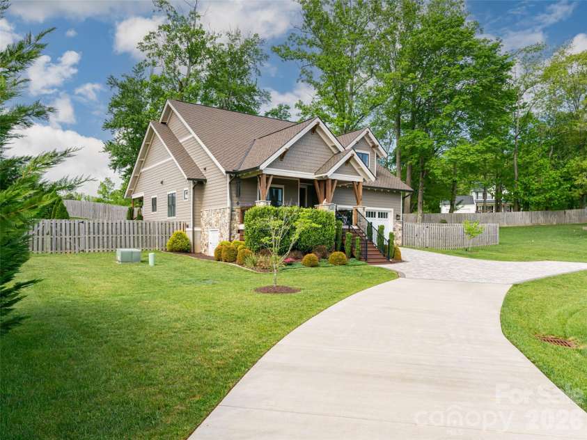 10 Starwood Valley Trail, Arden, NC 28704.  MLS# CAR4376405, YatesRealty ID 30660. 