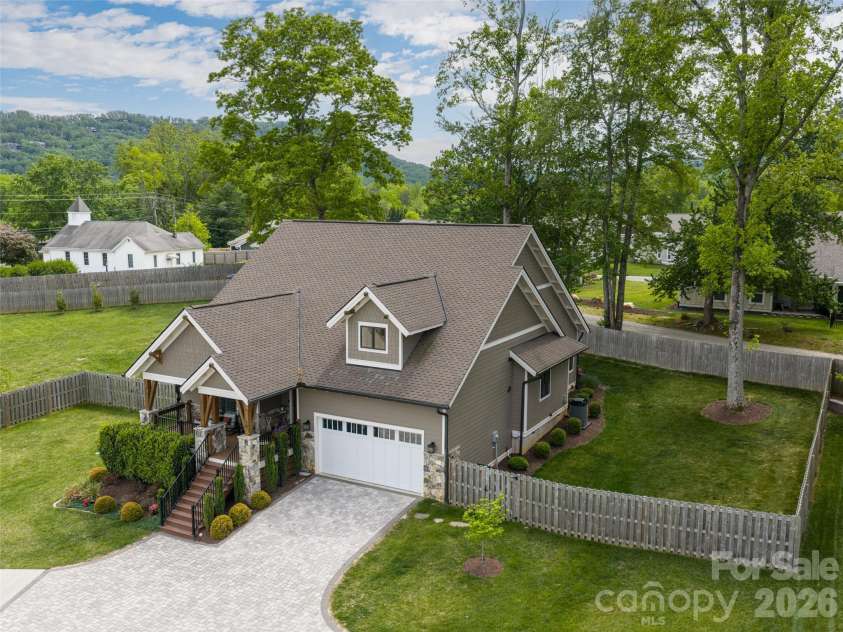 10 Starwood Valley Trail, Arden, NC 28704.  MLS# CAR4376405, YatesRealty ID 30660. 