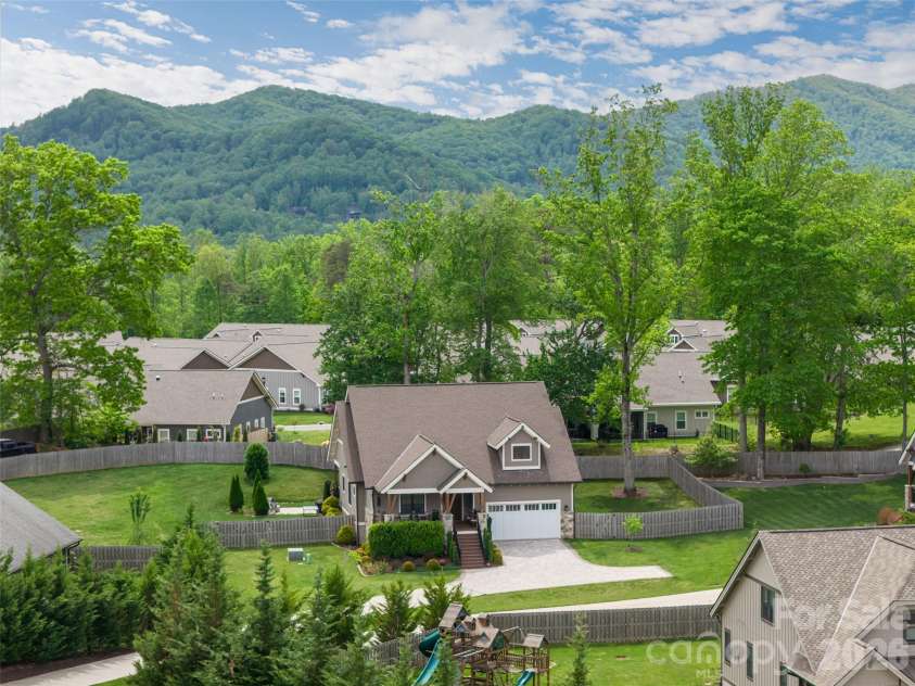 10 Starwood Valley Trail, Arden, NC 28704.  MLS# CAR4376405, YatesRealty ID 30660. 
