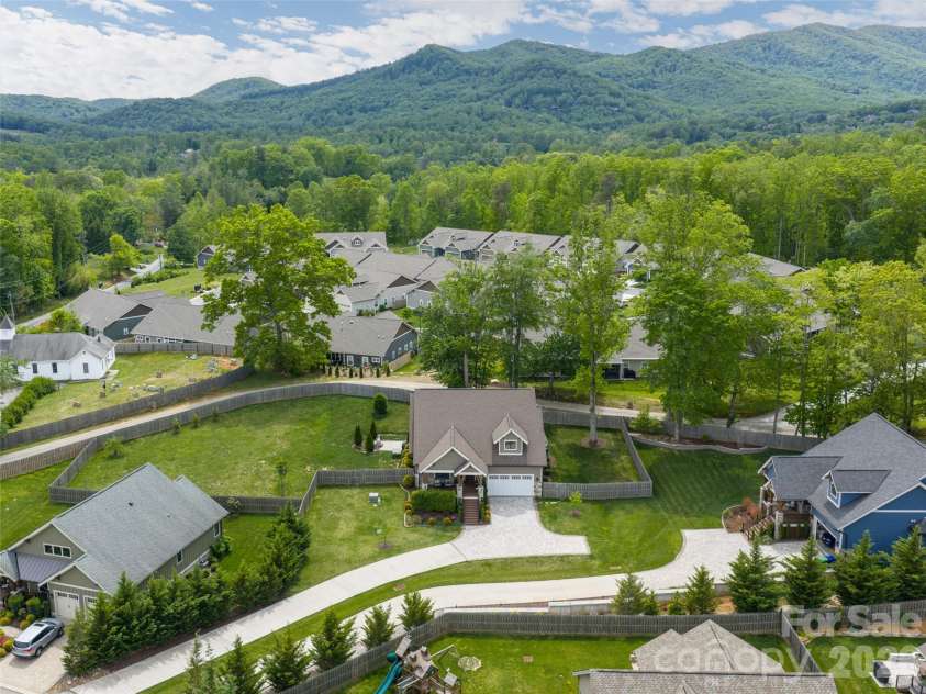 10 Starwood Valley Trail, Arden, NC 28704.  MLS# CAR4376405, YatesRealty ID 30660. 