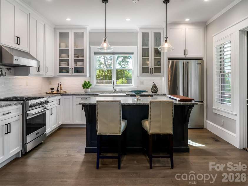 10 Starwood Valley Trail, Arden, NC 28704.  MLS# CAR4376405, YatesRealty ID 30660. Chef's Kitchen