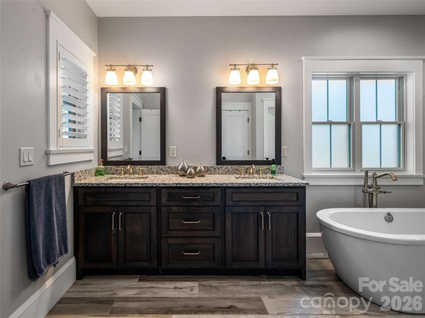 10 Starwood Valley Trail, Arden, NC 28704.  MLS# CAR4376405, YatesRealty ID 30660. Double vanity