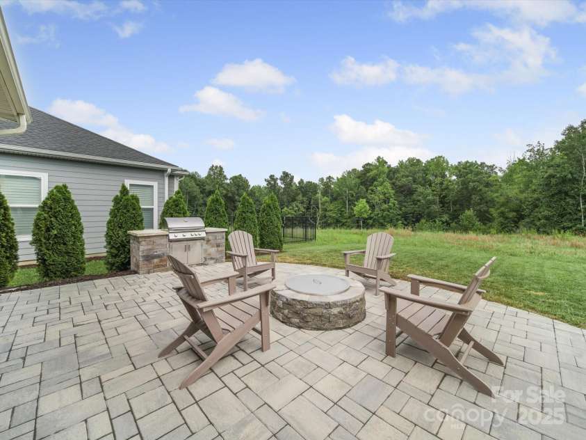 6063 Pier Drive, Denver, NC 28037.  MLS# CAR4286335, YatesRealty ID 30660. Large custom fire pit area with outside kitchen area