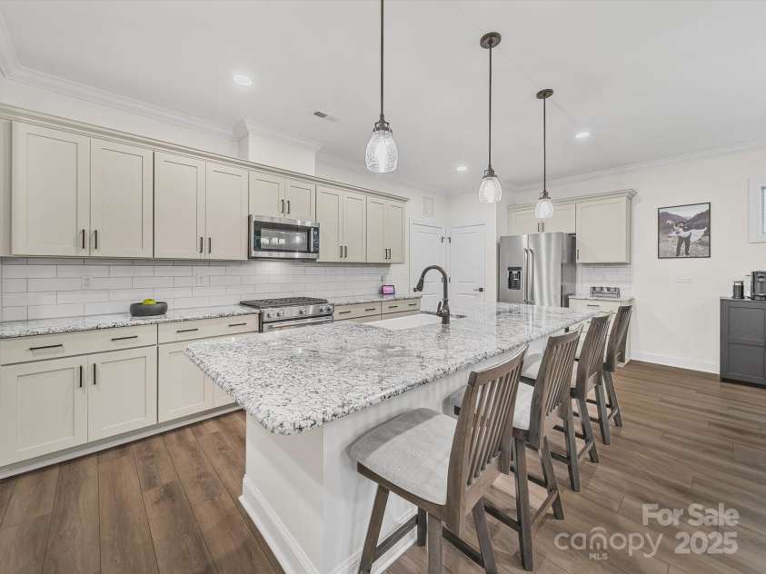 6063 Pier Drive, Denver, NC 28037.  MLS# CAR4286335, YatesRealty ID 30660. Large island in open kitchen